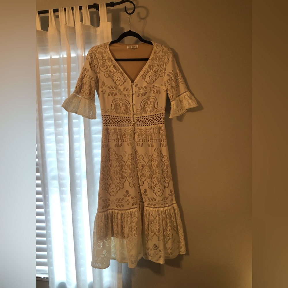 Ivy City Co Monroe Lace Dress - Picture 2 of 4